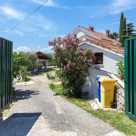 Lovely In With Wi-fi Apartment Omisalj