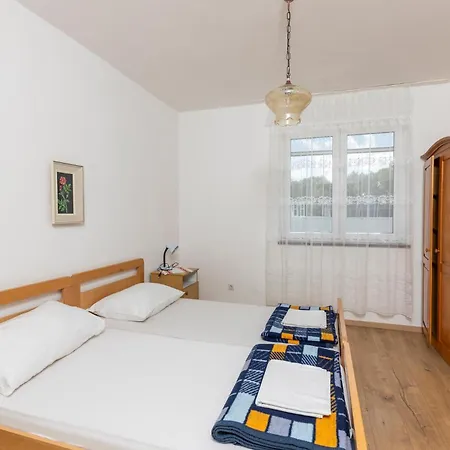 Awesome In With Wifi Apartament Omišalj